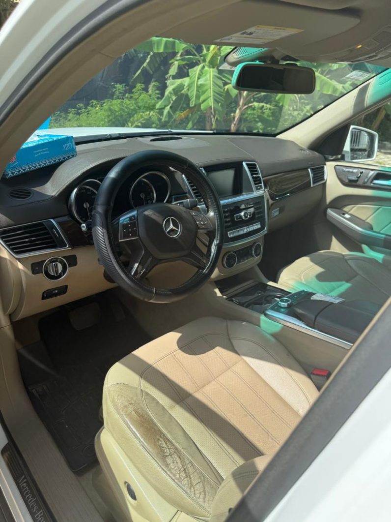 
								Mercedes-Benz GL 450 4MATIC 2015 full									
