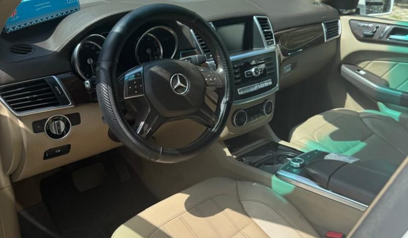 
								Mercedes-Benz GL 450 4MATIC 2015 full									