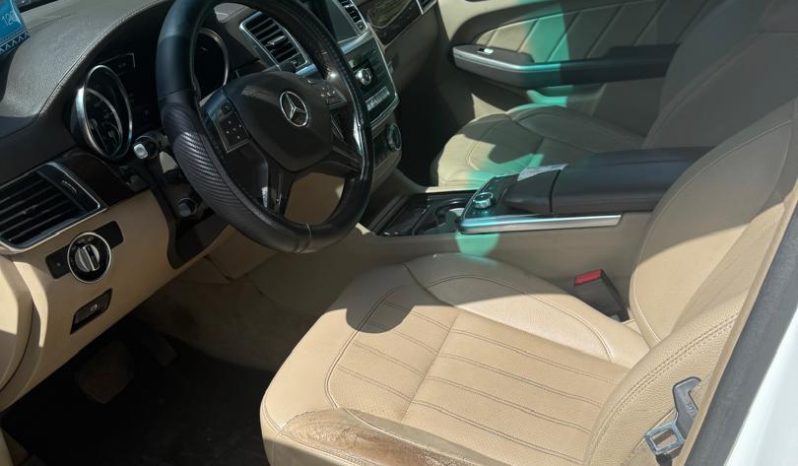 
								Mercedes-Benz GL 450 4MATIC 2015 full									