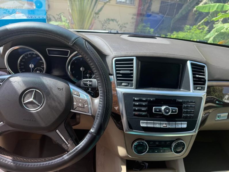 
								Mercedes-Benz GL 450 4MATIC 2015 full									