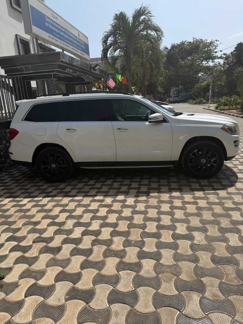 
								Mercedes-Benz GL 450 4MATIC 2015 full									