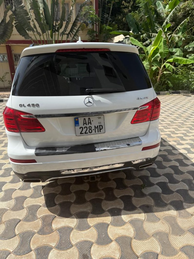 
								Mercedes-Benz GL 450 4MATIC 2015 full									