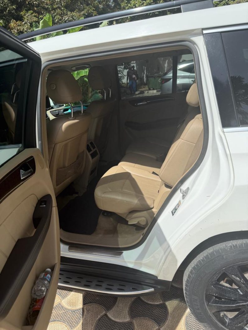 
								Mercedes-Benz GL 450 4MATIC 2015 full									