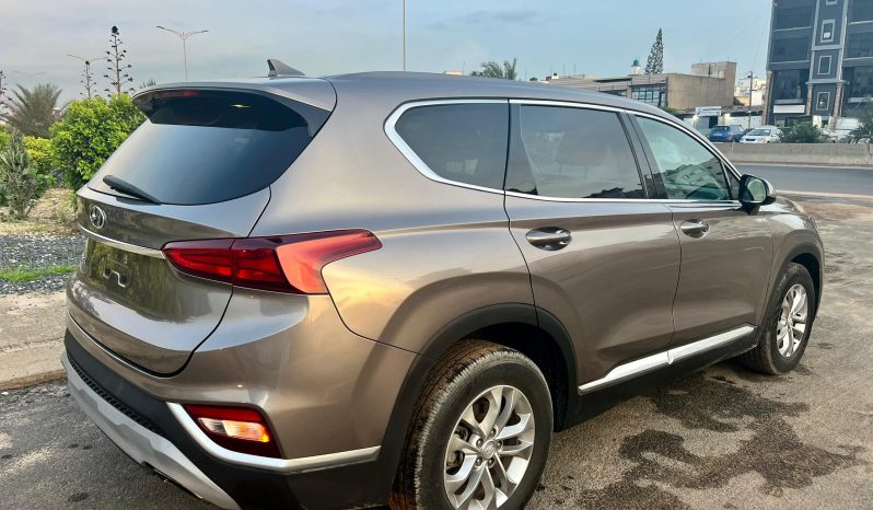 
								Hyundai Santafe 2019 full									