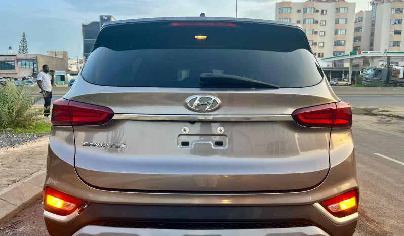 
								Hyundai Santafe 2019 full									