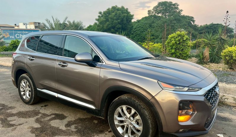 
								Hyundai Santafe 2019 full									