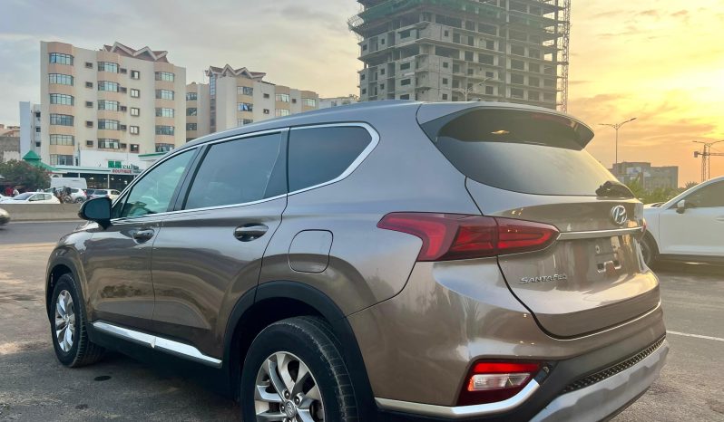 
								Hyundai Santafe 2019 full									