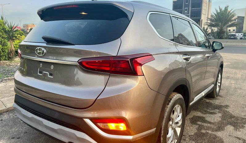 
								Hyundai Santafe 2019 full									